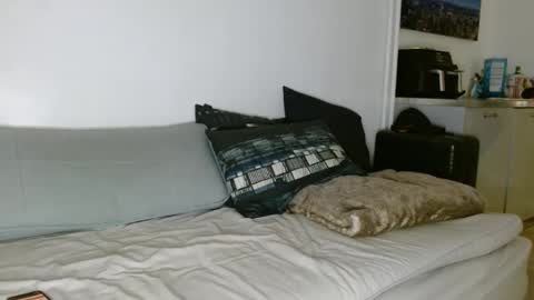 alphahung23 online show from 12-17-25, 06:19