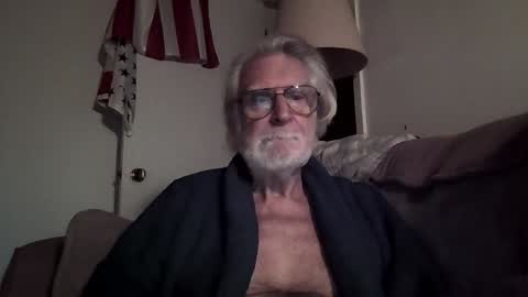 Snapshot of alphauniform chatting on 01-07-25, 12:52 AlphaUniform online show from 01-07-25, 12:52