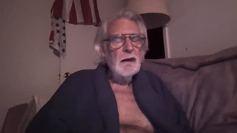 Snapshot of alphauniform chatting on 01-19-25, 12:28 AlphaUniform online show from 01-19-25, 12:28