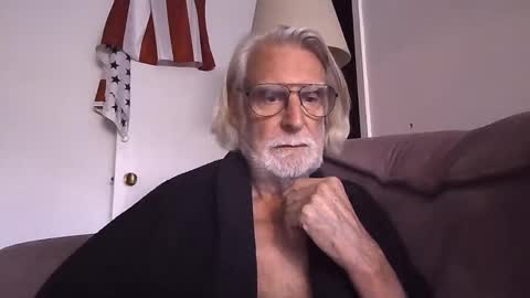 Snapshot of alphauniform chatting on 10-13-25, 06:41 AlphaUniform online show from 10-13-25, 06:41