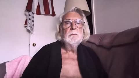 Snapshot of alphauniform chatting on 10-15-25, 01:55 AlphaUniform online show from 10-15-25, 01:55