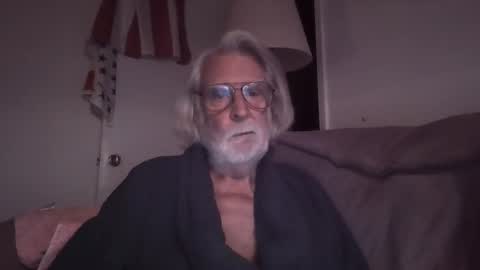 Snapshot of alphauniform chatting on 10-22-25, 11:43 AlphaUniform online show from 10-22-25, 11:43