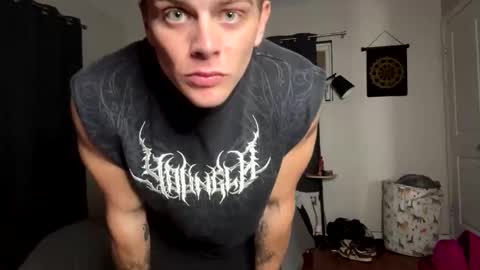 Snapshot of alphavibesxxx chatting on 11-04-25, 04:22 AlphaVibesXXX - Master Levi  Mistress Kat online show from 11-04-25, 04:22