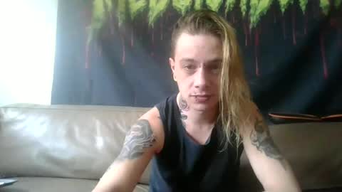 Snapshot of altboy010 chatting on 06-12-26, 11:31 altboy010 online show from 06-12-26, 11:31
