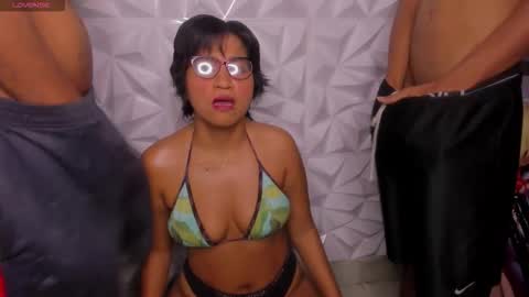 Snapshot of alverinia2001 chatting on 10-26-25, 02:17 alverinia2001 online show from 10-26-25, 02:17