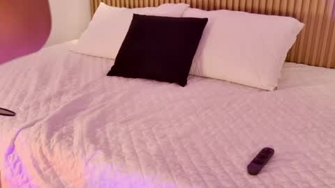 Snapshot of aly_leee chatting on 04-14-26, 12:00 aly_leee online show from 04-14-26, 12:00