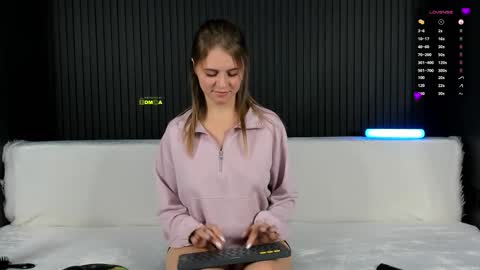 Alena online show from 10-27-25, 02:32