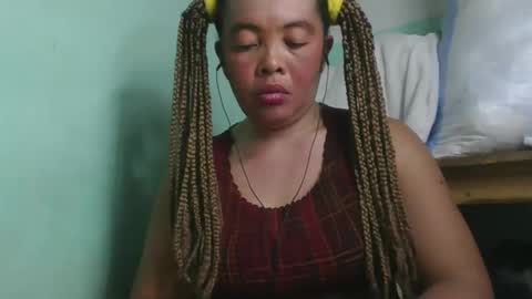 Snapshot of alypierette chatting on 03-18-26, 06:44 alypierette online show from 03-18-26, 06:44