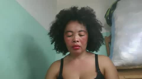 Snapshot of alypierette chatting on 03-31-26, 08:04 alypierette online show from 03-31-26, 08:04