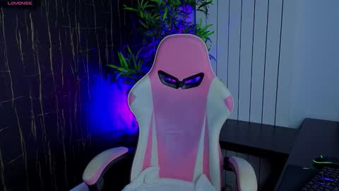 Alyse online show from 10-31-25, 07:37