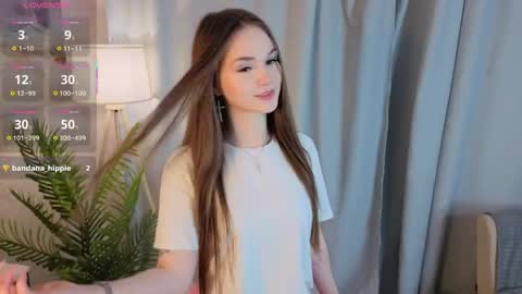Snapshot of alyshaplescia chatting on 04-22-26, 04:08 Mona online show from 04-22-26, 04:08