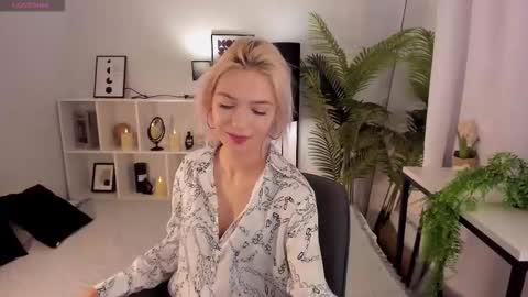 Snapshot of alysiasun chatting on 09-15-25, 01:44 Alysia online show from 09-15-25, 01:44