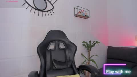 Snapshot of alysonn_conner chatting on 06-11-26, 01:31 Alyson online show from 06-11-26, 01:31