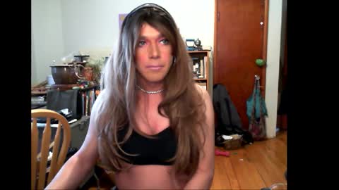 Snapshot of alyssatwo chatting on 01-15-26, 06:22 Britney online show from 01-15-26, 06:22