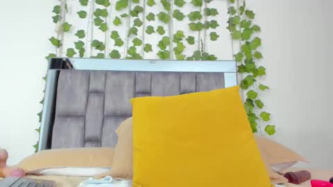 alyssia online show from 10-11-25, 03:54