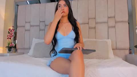 Snapshot of alysslender chatting on 11-26-25, 11:22 Alys online show from 11-26-25, 11:22