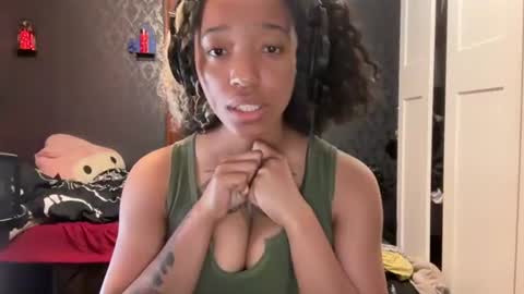 Snapshot of alyx_valoria chatting on 07-13-26, 12:57 Alyx online show from 07-13-26, 12:57