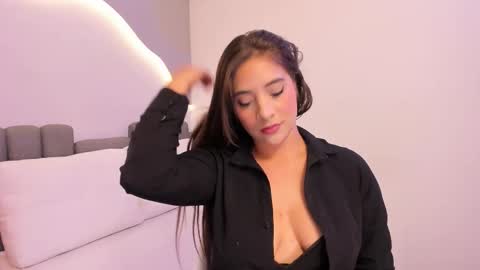 AlyxxJane ----Connected from online show from 10-16-25, 12:39