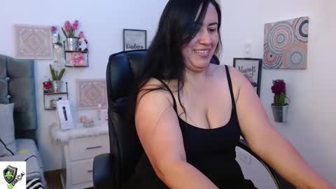 Snapshot of amalia_brunette chatting on 12-25-24, 07:02 AMALIA online show from 12-25-24, 07:02