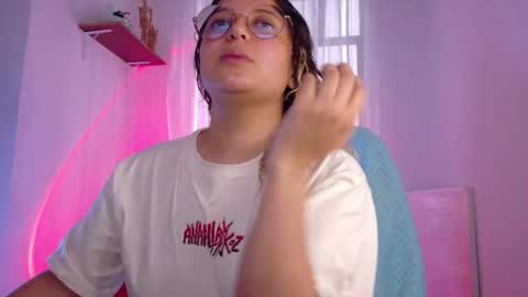 Amalia Im Back See you soon this January 7 at 10 pm Colombia time online show from 11-16-25, 07:52