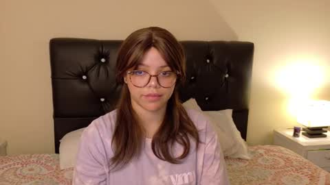 Snapshot of amand1_sweet chatting on 02-28-25, 02:09 online show from 02-28-25, 02:09