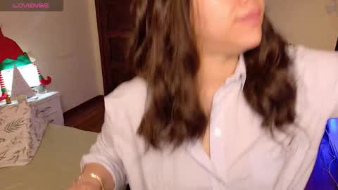Snapshot of amand1_sweet chatting on 12-19-25, 02:13 online show from 12-19-25, 02:13