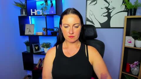 Snapshot of amanda_burn chatting on 04-29-26, 05:30 Amanda online show from 04-29-26, 05:30