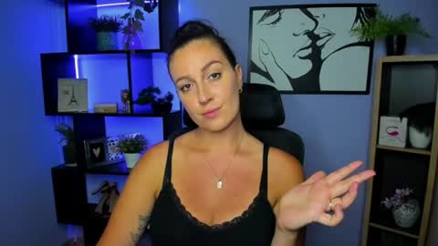 Snapshot of amanda_burn chatting on 07-14-26, 01:39 Amanda online show from 07-14-26, 01:39