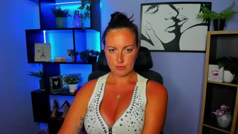 Snapshot of amanda_burn chatting on 07-28-26, 06:20 Amanda online show from 07-28-26, 06:20