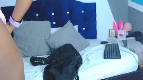 Snapshot of amanda_daniels chatting on 01-15-25, 12:04 amanda online show from 01-15-25, 12:04