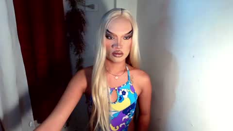 Snapshot of amanda_fuck69 chatting on 10-19-25, 12:06 Amanda online show from 10-19-25, 12:06