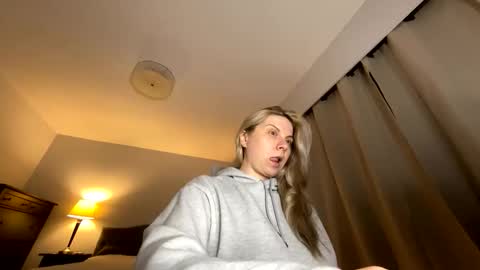 Snapshot of amandainbloom chatting on 05-15-26, 10:11 Amanda online show from 05-15-26, 10:11