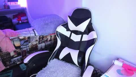 Liz online show from 03-11-26, 04:18