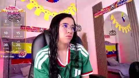 Snapshot of amara_davis1 chatting on 06-15-26, 04:58 amara_davis1 online show from 06-15-26, 04:58
