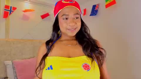 Snapshot of amara_queen_ chatting on 06-17-26, 02:29 Amara online show from 06-17-26, 02:29