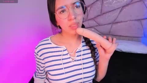 Snapshot of amara_velle chatting on 06-11-26, 01:20 amara velle online show from 06-11-26, 01:20