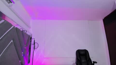 Snapshot of amaralewis chatting on 05-15-26, 12:45 AMARA online show from 05-15-26, 12:45