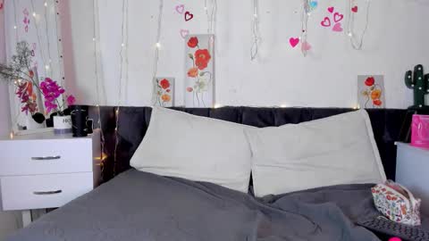 Snapshot of amaramoon_ chatting on 11-05-25, 07:58 AmaraMoon online show from 11-05-25, 07:58