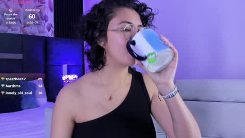 Snapshot of amarettho chatting on 01-03-25, 03:55 Emily online show from 01-03-25, 03:55