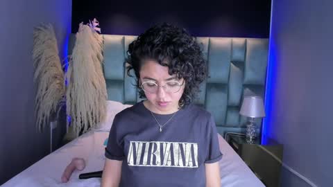 Snapshot of amarettho chatting on 01-11-25, 05:40 Emily online show from 01-11-25, 05:40