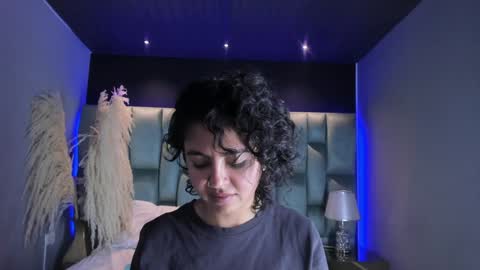 Snapshot of amarettho chatting on 01-11-25, 08:43 Emily online show from 01-11-25, 08:43