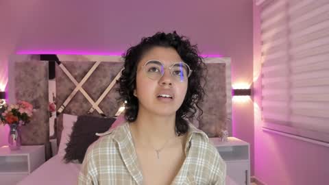 Snapshot of amarettho chatting on 01-28-25, 04:30 Emily online show from 01-28-25, 04:30
