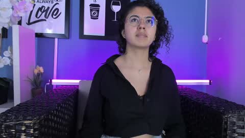 Snapshot of amarettho chatting on 01-31-25, 02:39 Emily online show from 01-31-25, 02:39