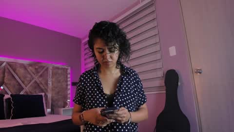 Snapshot of amarettho chatting on 02-01-25, 11:21 Emily online show from 02-01-25, 11:21
