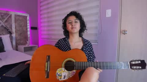 Snapshot of amarettho chatting on 02-01-25, 05:37 Emily online show from 02-01-25, 05:37