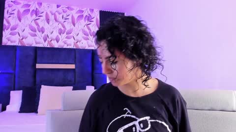 Snapshot of amarettho chatting on 02-04-25, 10:43 Emily online show from 02-04-25, 10:43