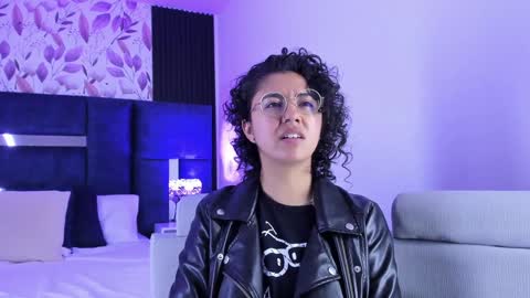 Snapshot of amarettho chatting on 02-04-25, 01:48 Emily online show from 02-04-25, 01:48