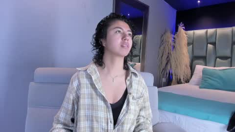 Snapshot of amarettho chatting on 02-06-25, 11:10 Emily online show from 02-06-25, 11:10