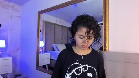 Snapshot of amarettho chatting on 02-10-25, 11:25 Emily online show from 02-10-25, 11:25