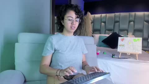 Snapshot of amarettho chatting on 02-15-25, 01:49 Emily online show from 02-15-25, 01:49